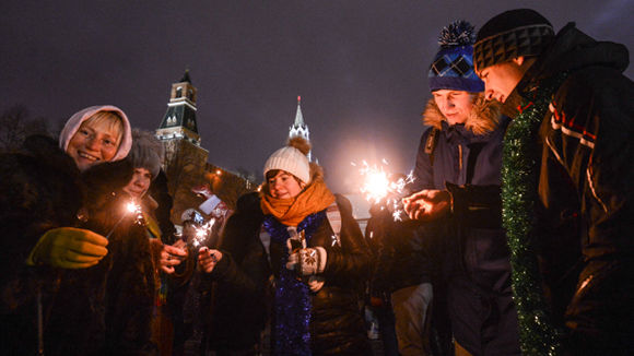 Новый год неизменно приносит надежду на обновление и новое счастье. Фото: РИА Новости/Евгений Одиноков