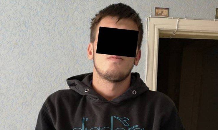 Парень признал свою вину, сообщив, что забрал украденные деньги, а кошелек выбросил. 