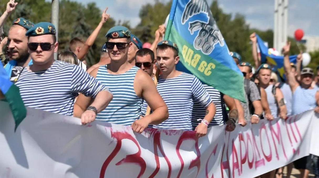 Юрий Караев, заявил, что участникам протестных акций платят «из-за рубежа».