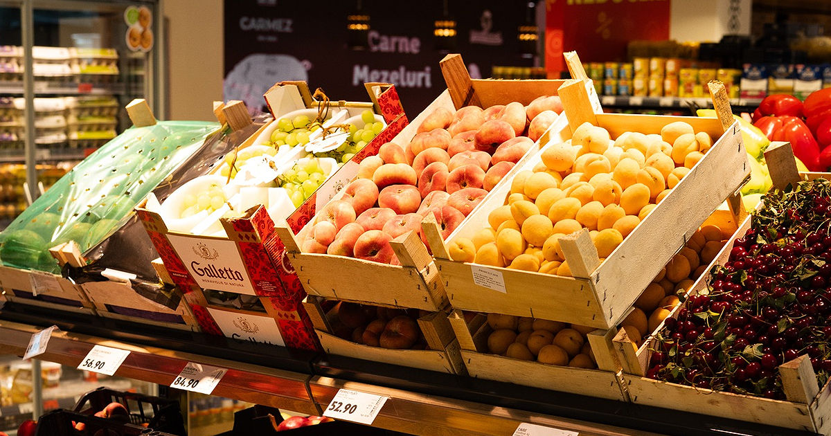 De ce lipsesc din supermarketuri fructele de sezon autohtone.