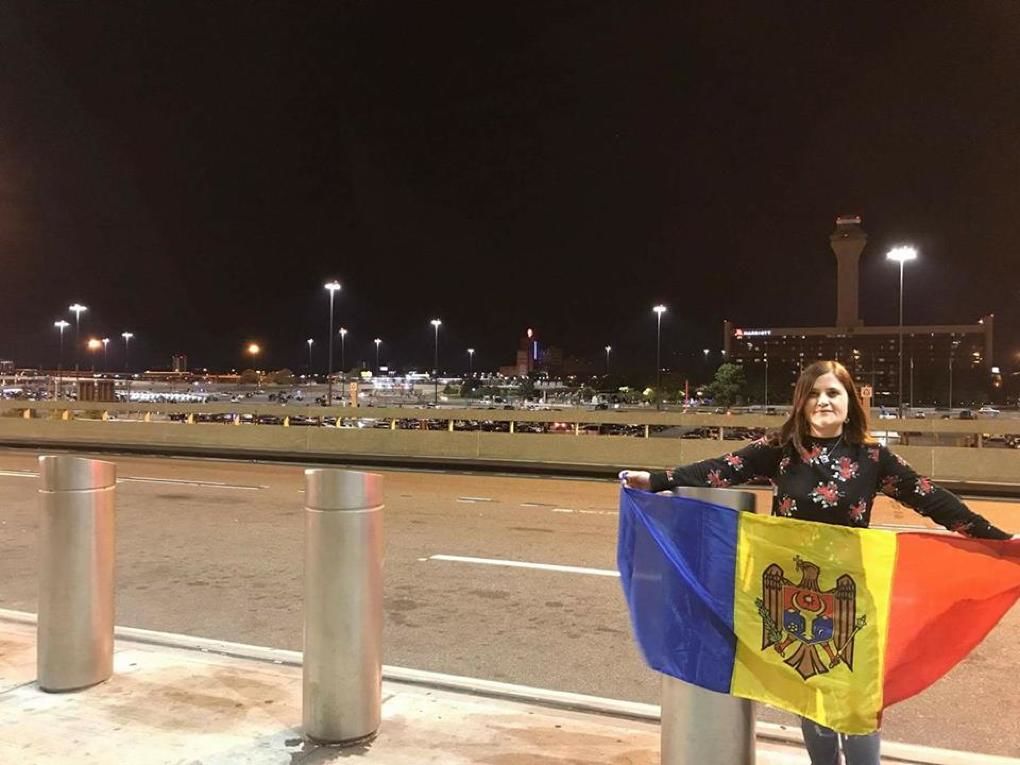 Cine e tânăra care l-a pus la punct pe Dodon în secția de votare