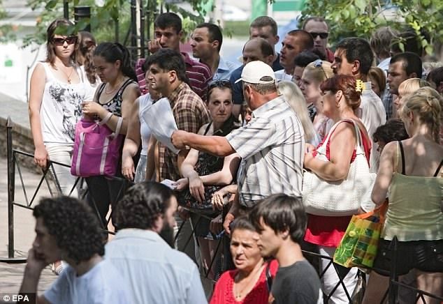 Молдаване могут подать заявку на румынские документы из-за тесных исторических связей между двумя восточноевропейскими странами.