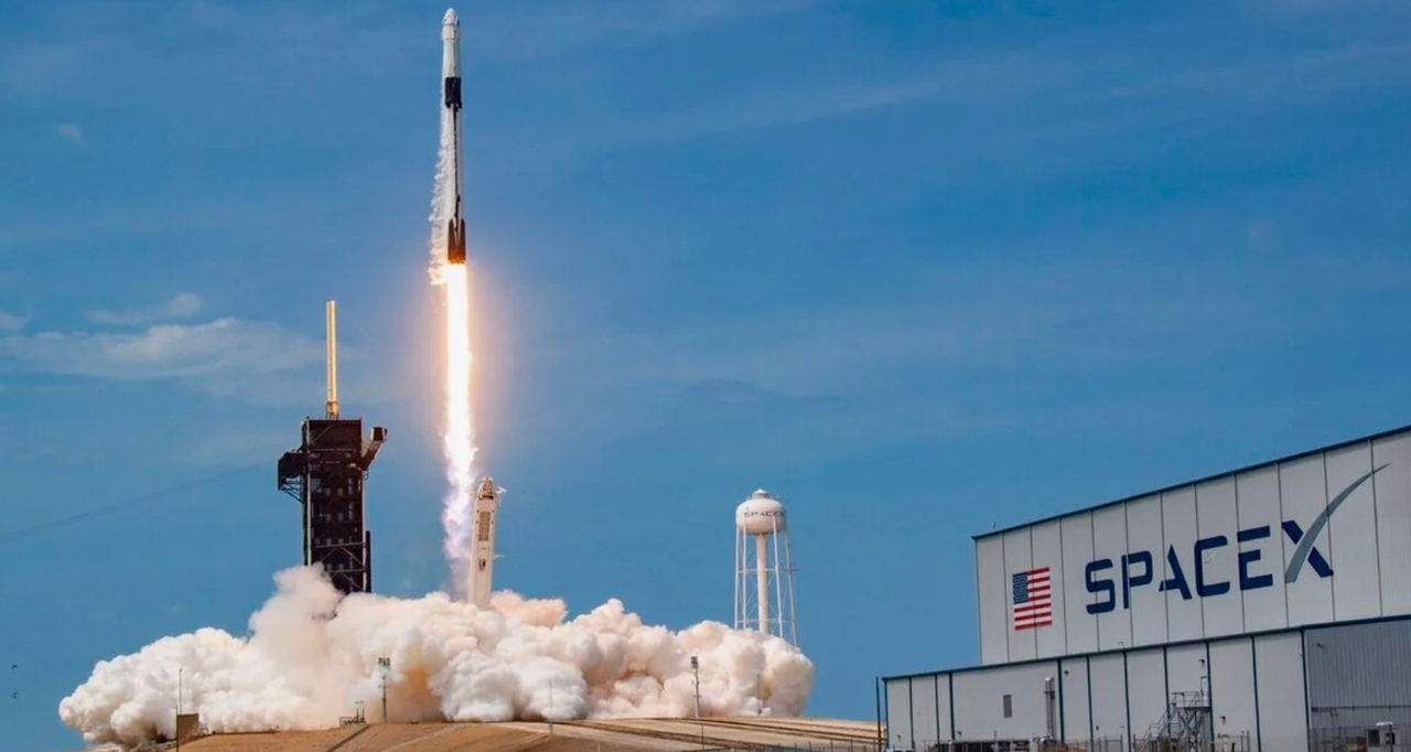 NASA и Пентагон ищут замену SpaceX на фоне конфликта Маска и Трампа.