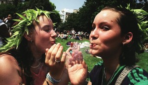 Prima emisiune în cadrul căreia oamenii vor fi fimaţi drogându-se va fi difuzată la canalul britanic Channel 4.