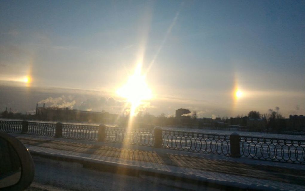 Trei „sori” au apărut pe cer în Sankt Petersburg. Foto: vk.com/fobosplanet