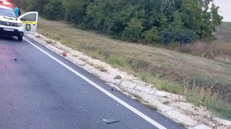 Un bărbat a fost lovit mortal de un microbuz lângă Fălești.
