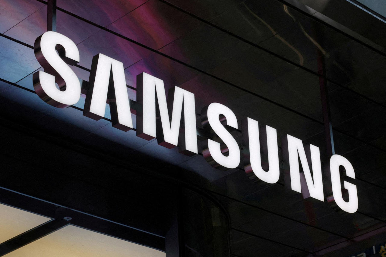 В офисе Samsung провели обыски из-за покупки производителя роботов.