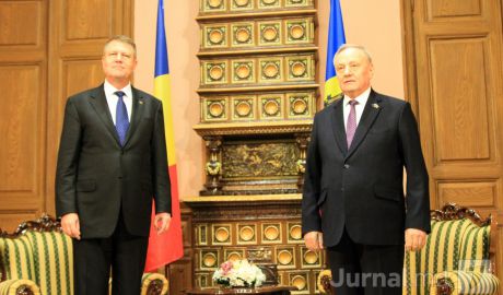 Klaus Iohannis se află la Chişinău în prima sa vizită oficială de două zile în calitate de preşedinte al României.  Foto: jurnal.md