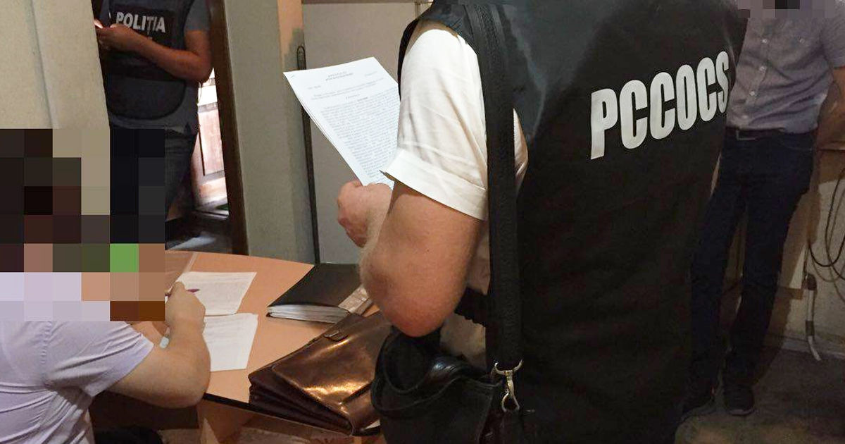 Percheziții ample într-un dosar de contrafacere a țigărilor în nordul Moldovei.
