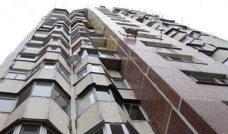 Un tânăr de 25 de ani a murit, după ce a căzut în gol de pe un bloc situat pe strada Calea Ieșilor din Capitală. Foto: jurnal.md
