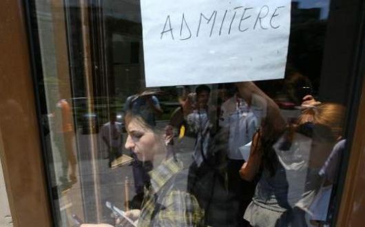 La prima etapă de admitere în universităţi au fost depuse 20 de mii 880 de cereri, notează Moldpres.