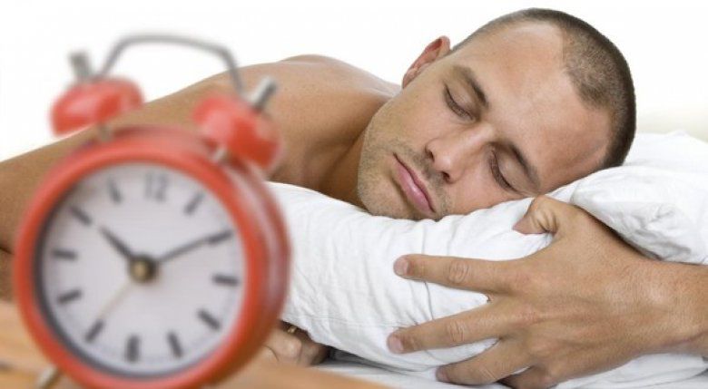 Vorbele din spatele somnului! Bărbații, mai vorbăreți în această stare