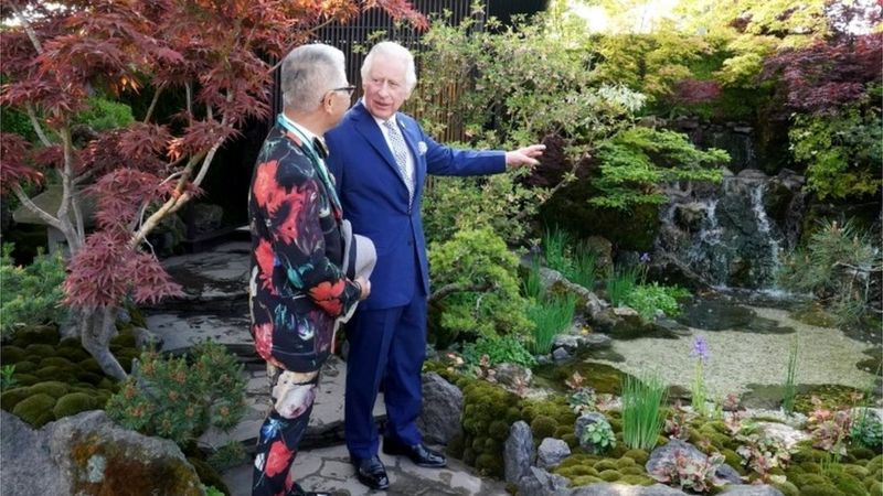 На легендарной выставке цветов в Лондоне почтили память Елизаветы II.