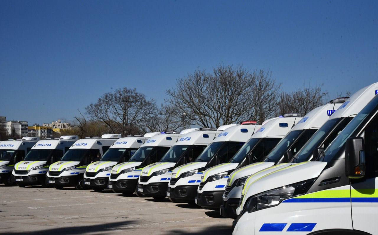Poliția Națională a primit 17 secții mobile pentru activitatea operativă la fața locului.