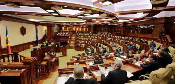 Fracţiunea socialiștilor a părăsit sala de ședințe a Parlamentului. Foto: deschide.md