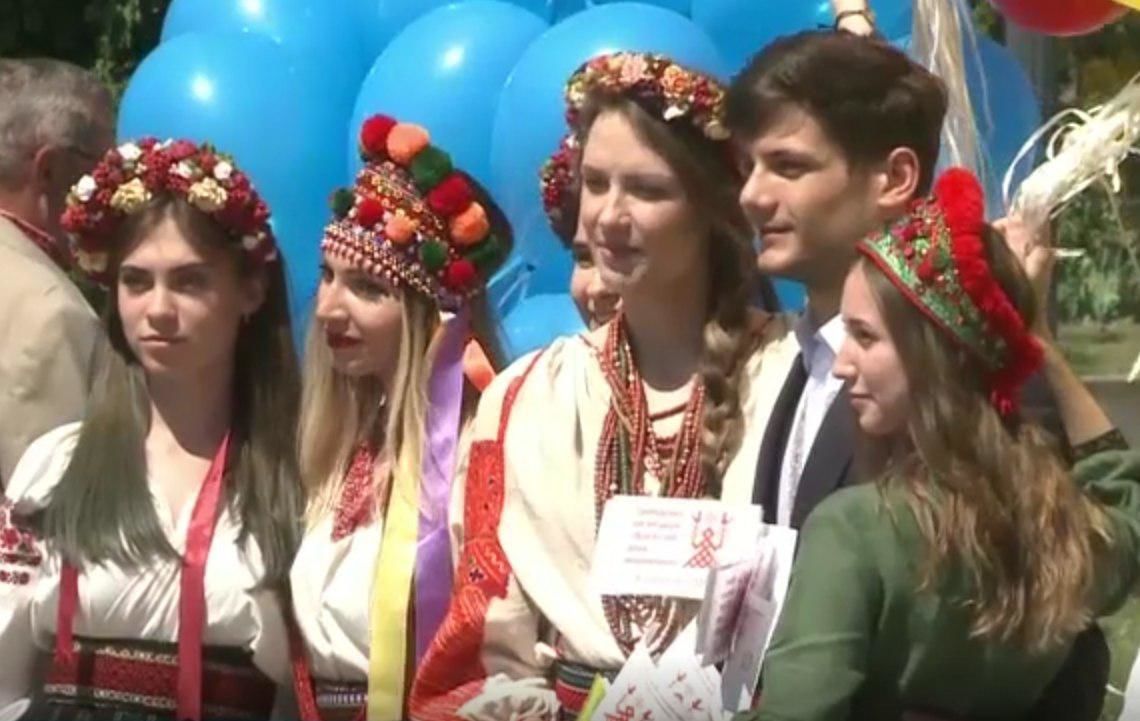 По данным последней переписи населения, в Молдове проживает более 180 тысяч украинцев.  