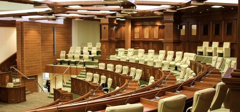 В пятницу депутаты рассмотрят на заседании около 20 законопроектов.