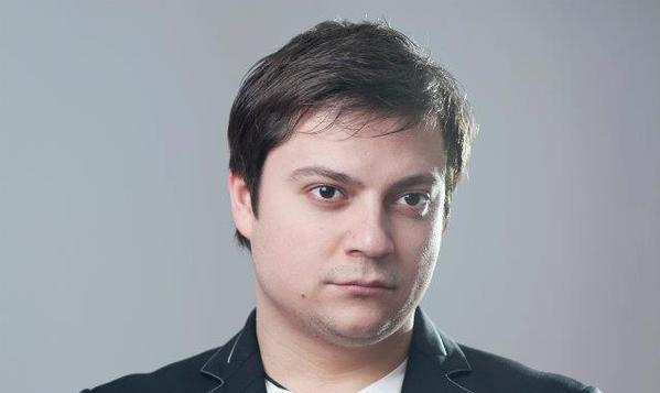 Tânăra chiar îl ameninţa pe Alexandru Manciu cu judecata dacă artistul n-o va recunoaşte ca textieră a piesei.