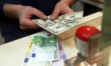 Străinii nu mai retrag banii din sistemul bancar moldovenesc.