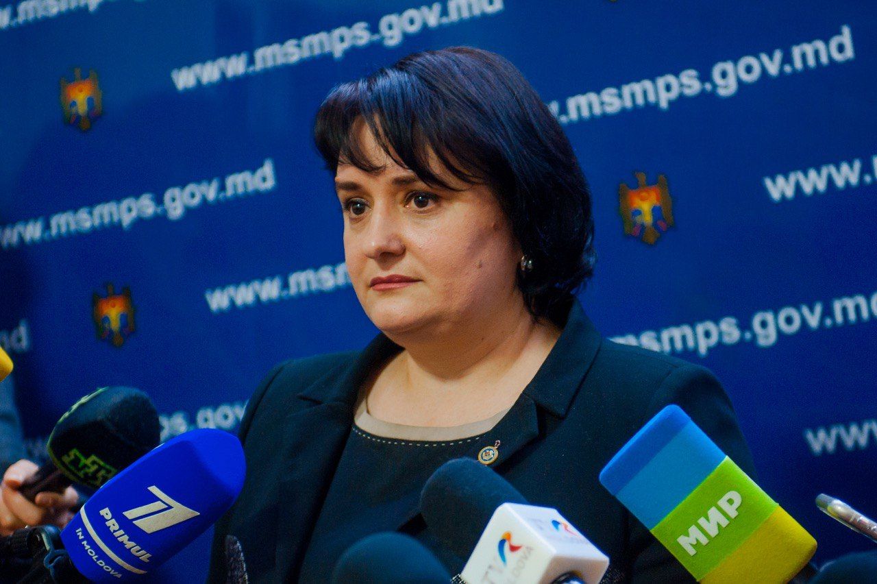 Министр Виорика Думбрэвяну.