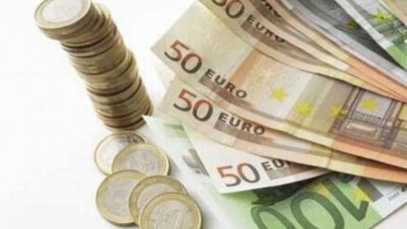 Leul continuă să se deprecieze în raport cu principalele valute de referință.