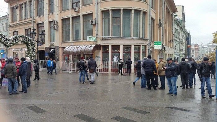 Ceartă între alegători la o secție de votare din Federația Rusă. Foto: martor ocular
