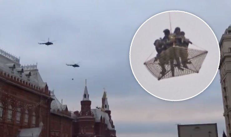 Федеральная служба охраны объяснила появление двух военных вертолетов над Кремлем.