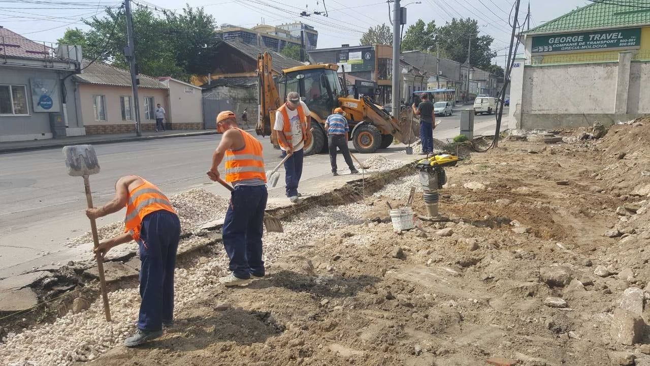 Начались работы по обустройству общественной парковки по адресу улица Измаил, 27. 