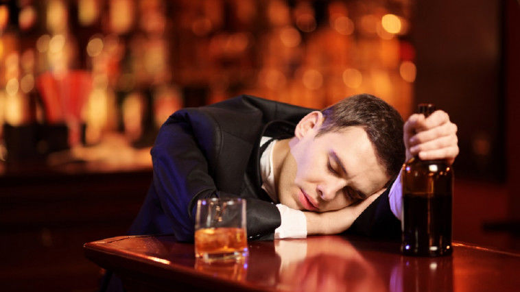 Ministerul Justiției solicită aplicarea unor reguli mai dure la testarea alcooscopică a cetățenilor. Foto: alcogolizm.com