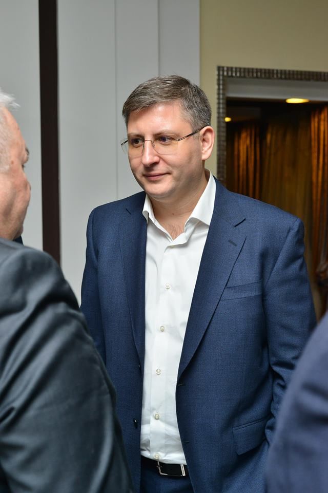 Александр Македон утверждает, что быт отравлен ртутью. 