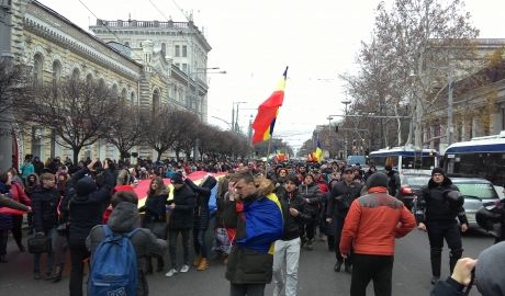 După ce mai mulţi tineri au protestat aseară în faţa Comisiei Electorale Centrale, astăzi în PMAN a fost organizat un nou protest.