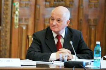 Оазу Нантой считает, что «политики не восприимчивы к увольнениям по чьему-то требованию».