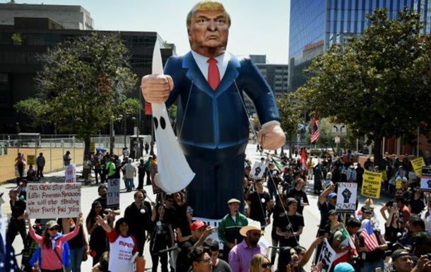 Слишком резкие заявления Трампа заставляют американцев выходить на улицы.