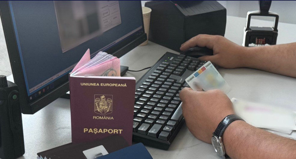 Trei cetățeni ai Moldovei, acuzați de organizarea migrației ilegale cu documente false.