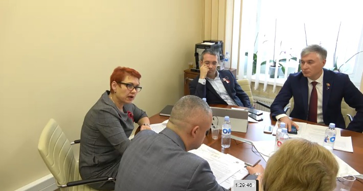 Discuții în contradictoriu la Parlament între activiști și Sergiu Sârbu
