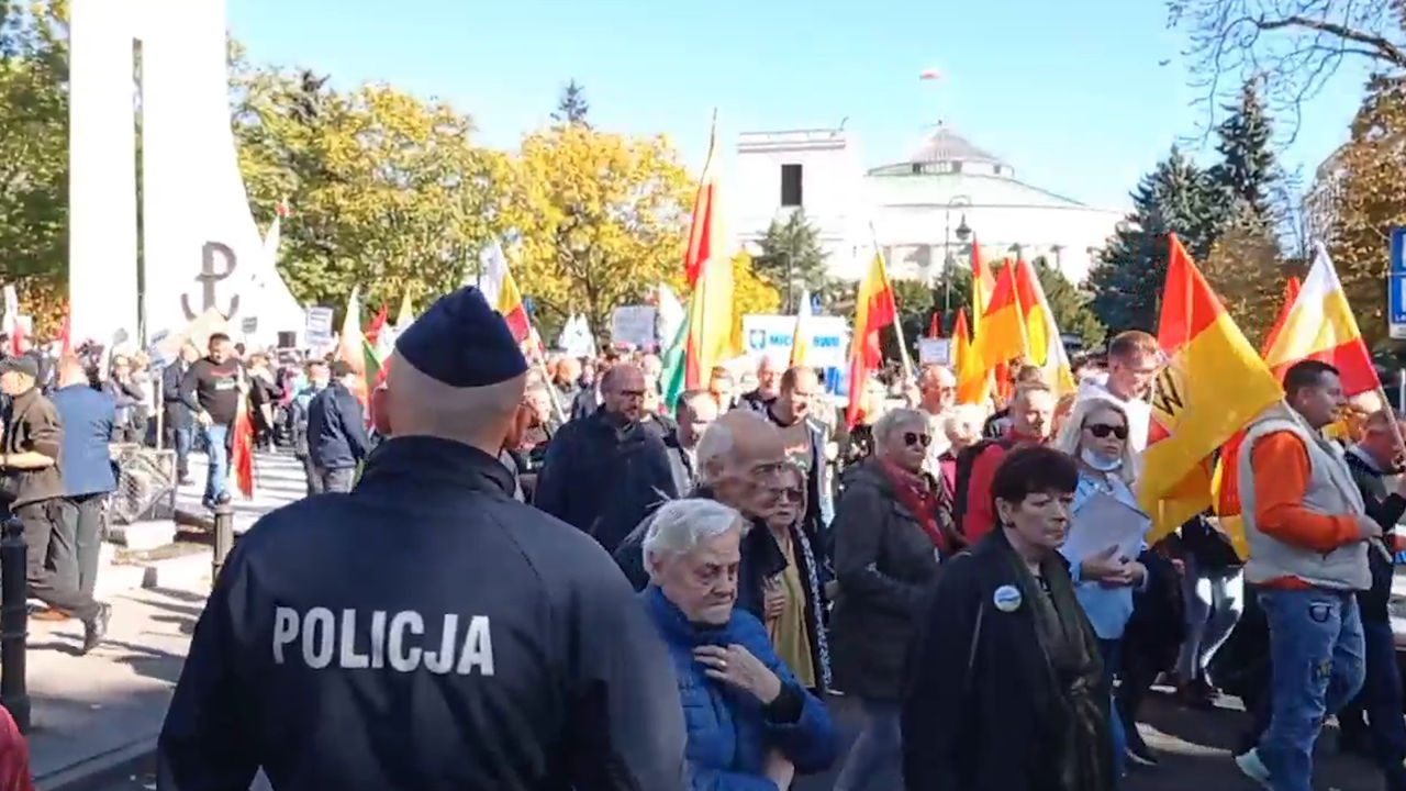 В Варшаве прошел митинг против импорта угля.