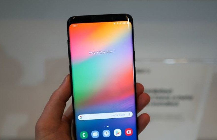 Samsung разрабатывает "невидимые" камеры для смартфонов.