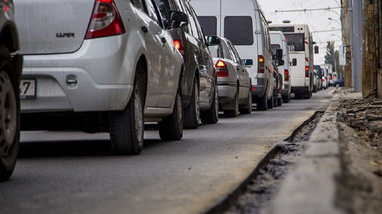 Restricții de circulație pe o stradă din centrul Chișinăului. Foto simbol: sputnik.md
