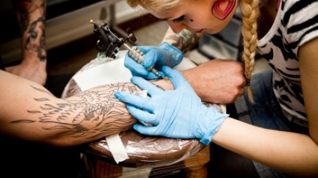 Tatuajele ți-ar putea întări sistemul imunitar. Foto:tattoomenow.com