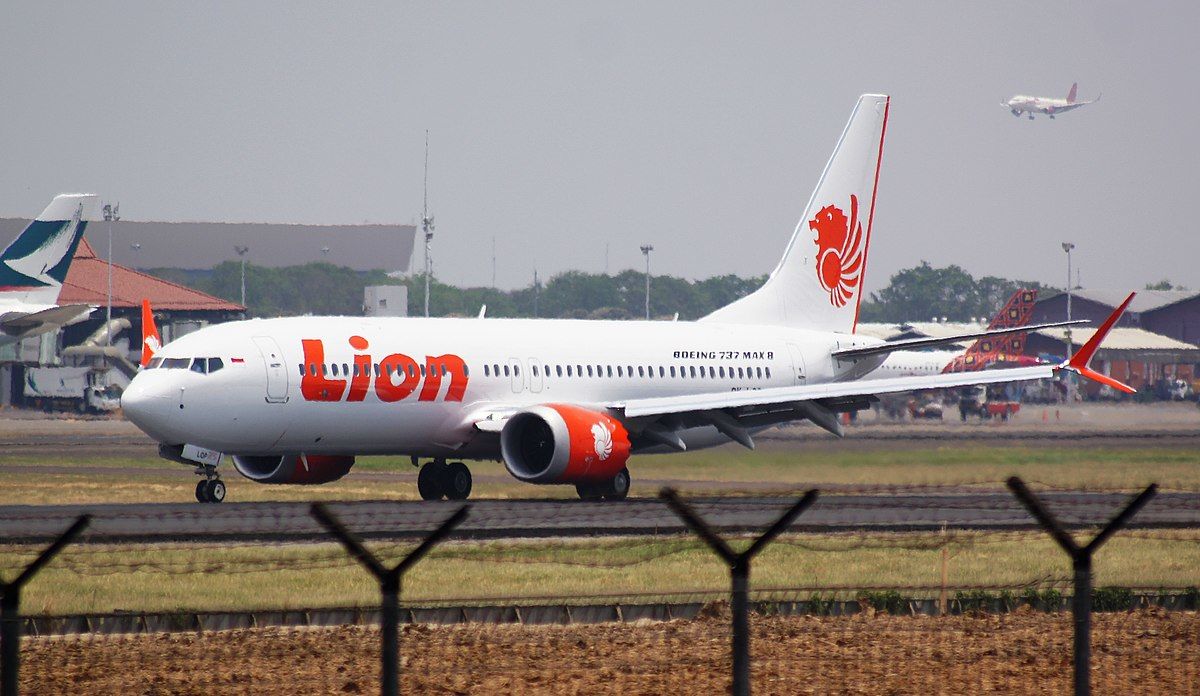 Власти Индонезии заявили, что лайнер авиакомпании Lion Air разбился от сильного удара о поверхность Яванского моря.
