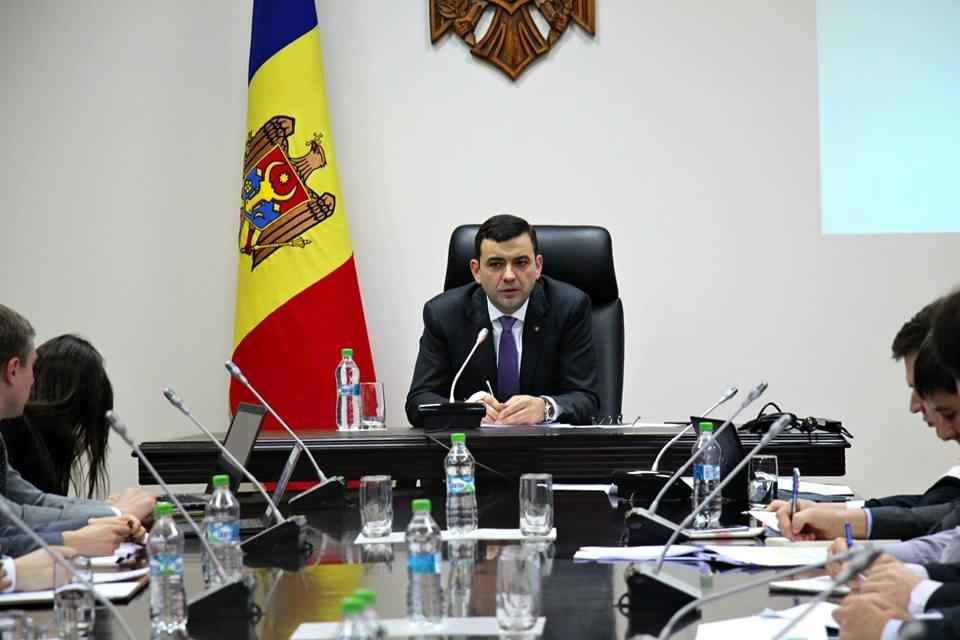 Guvernul continuă să reducă presiunea asupra mediului de afaceri. 