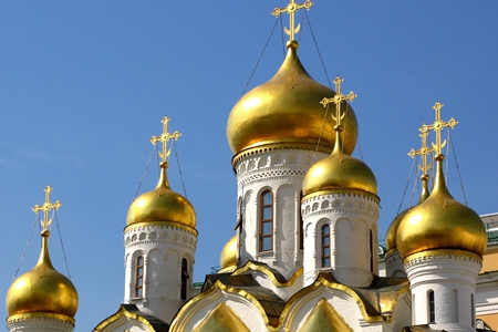 Некоторые представители молдавской православной церкви испугались не налогообложения церковных сборов, а угроз властей помешать священнослужителям вести бизнес.