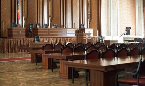 Конституционный суд может отменить решение о расширении полномочий исполняющего обязанности спикера. Фото: politicom.moldova.org