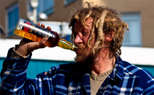Datele ultimelor sondaje sociologice arată că mai mult de 3 milioane de cetăţeni ruşi sunt dependenţi de alcool.
