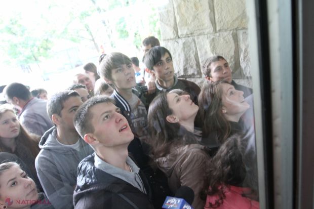 Elevii care deţin certificate ce atestă un nivel superior de competență la oricare dintre limbile străine studiate în clasele liceale vor putea obține automat nota „10” la examenul de Bacalaureat.