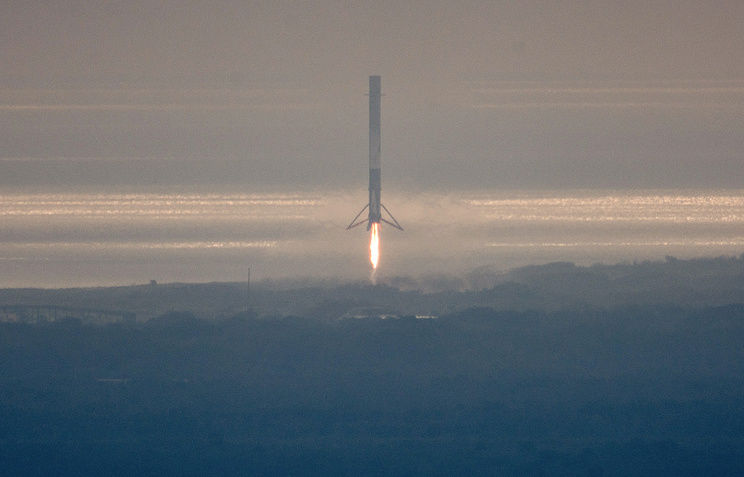 На борту Dragon находится около 2,5 т грузов.