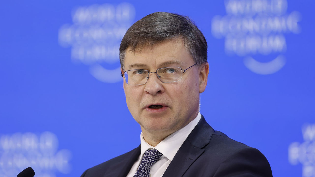 Dombrovskis: UE pregătește un împrumut de 90 de miliarde de euro pentru Ucraina, în ciuda vetoului Ungariei.