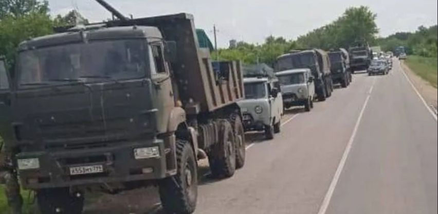 Колонну ЧВК "Вагнер" заметили в Липецкой области: до Москвы чуть более 400 км.