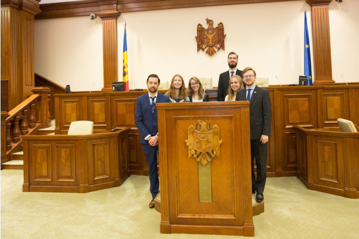Спикер встретился с группой британских студентов.