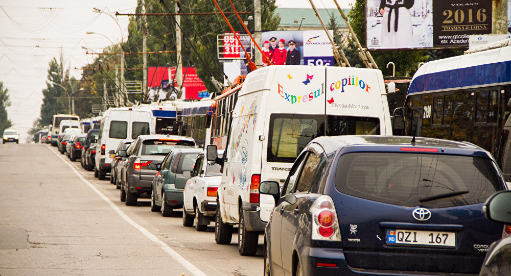 Străzile Capitalei unde se circulă cu dificultate.